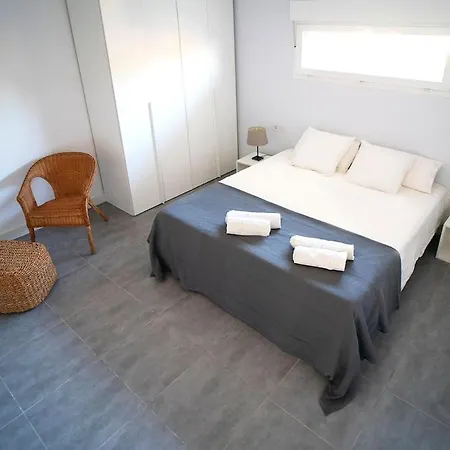 Charming New Beachside House Up To 8 Beds! Calafell