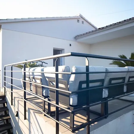 Charming New Beachside House Up To 8 Beds! *