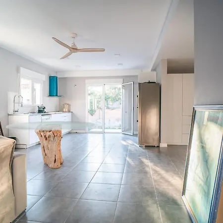 Charming New Beachside House Up To 8 Beds! Calafell