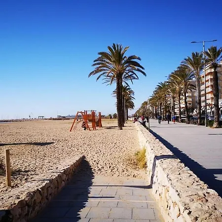 Charming New Beachside House Up To 8 Beds! Holiday home Calafell