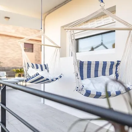 Charming New Beachside House Up To 8 Beds! Holiday home