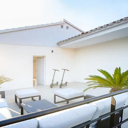 Holiday home Charming New Beachside House Up To 8 Beds!