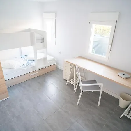 Charming New Beachside House Up To 8 Beds! Calafell