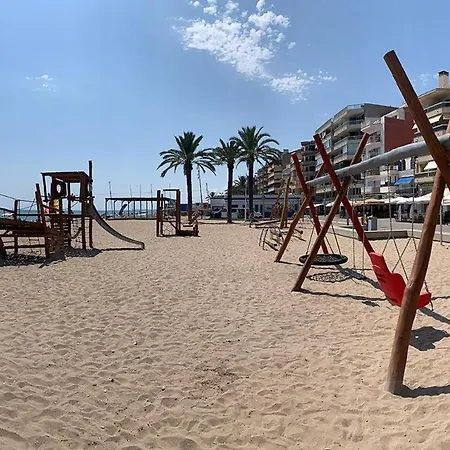 Holiday home Charming New Beachside House Up To 8 Beds!