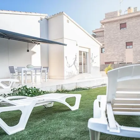 Holiday home Charming New Beachside House Up To 8 Beds! *